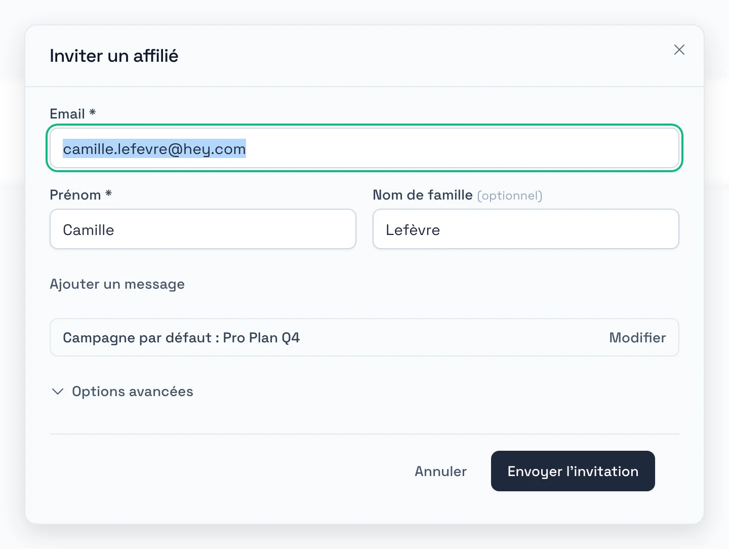 Modal d'invitation d'affilié RefCampaign avec email, prénom, campagne sélectionnée et notification email cochée